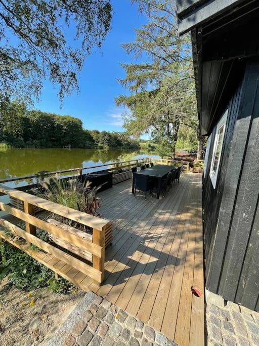 Hyggelig Sommerhus. Med Udsigt, Til Vand Fra Senge Vekso Exterior foto